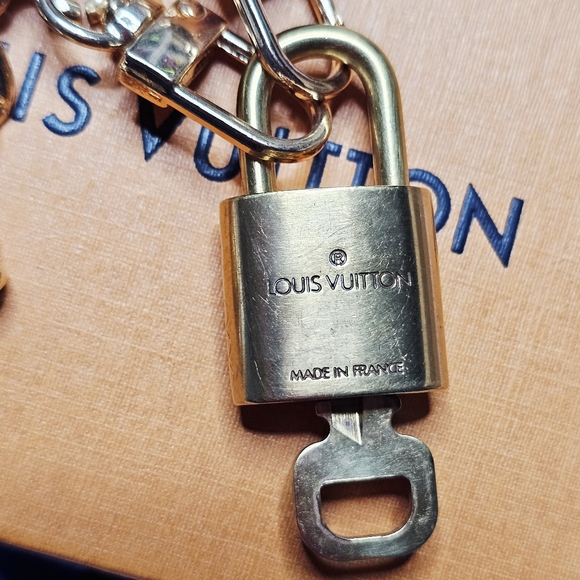 Louis Vuitton Gold Brass Lock and Key With Chain - Picture 3 of 4